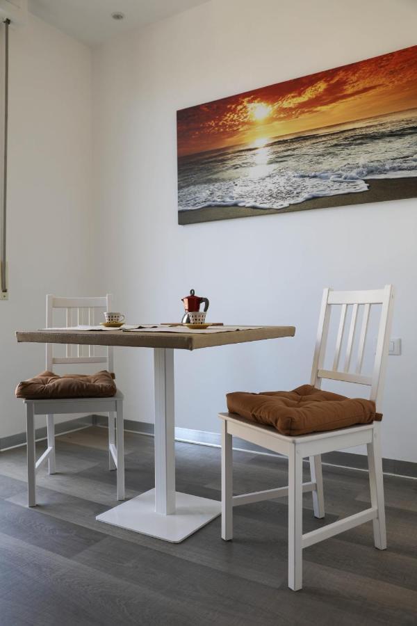 Interno 11 City View With Kitchen - 70 Mq Bari Esterno foto